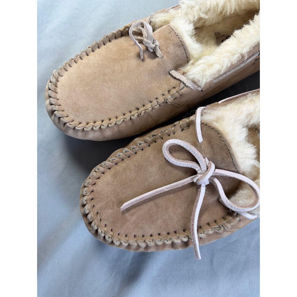 Ugg Slippers Dakota Model women's size 6 - Picture 2 of 6